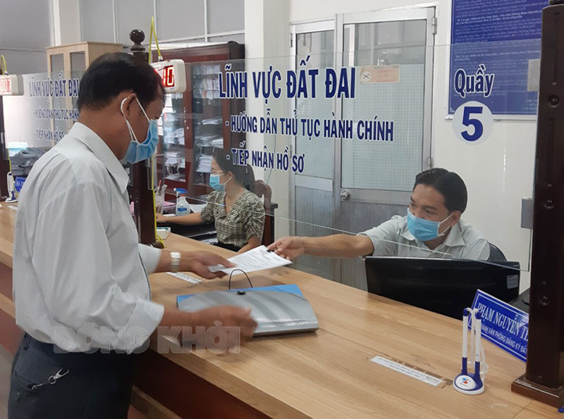 Bộ phận một cửa của UBND TP. Bến Tre. Ảnh: Q. Khởi