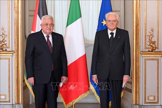 Tổng thống Palestine Mahmoud Abbas (trái) và Tổng thống Italy Sergio Mattarella (phải) tại cuộc gặp ở Rome ngày 2-11-2021. Ảnh: AFP/TTXVN