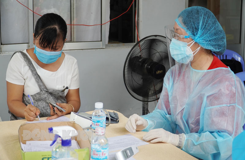 Trưa ngày 6-11-2021, tỉnh có 8 ca mắc Covid-19 Người dân đăng ký tiêm vắc-xin phòng Covid-19.