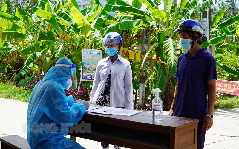 Chiều 7-11-2021, tỉnh có 28 ca mắc Covid-19 Người dân tham gia test nhanh sàng lọc