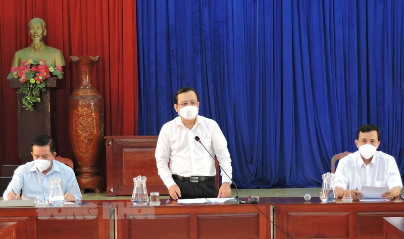 Tổ công tác Sở Chỉ huy phòng chống dịch Covid-19 tỉnh làm việc tại huyện Châu Thành Giám đốc Sở Tài nguyên - Môi trường Tổ trưởng Tổ công tác phát biểu chỉ đạo tại buổi làm việc.