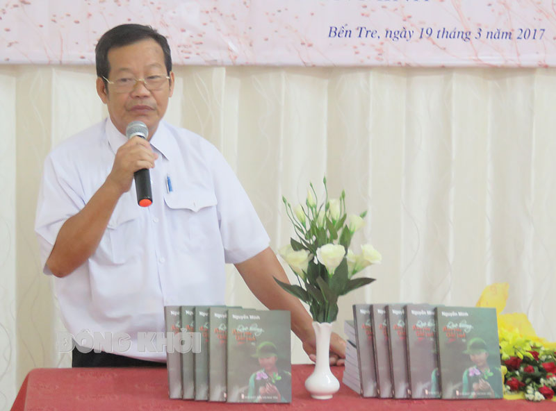 Vị thủ trưởng đáng kính Nhà báo Nguyễn Minh tại buổi họp mặt giới thiệu tập ký “Quê hương những ngày chiến tranh” năm 2017. Ảnh tư liệu