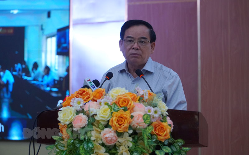 Chủ tịch UBND tỉnh Trần Ngọc Tam phát biểu kết luận cuộc họp.