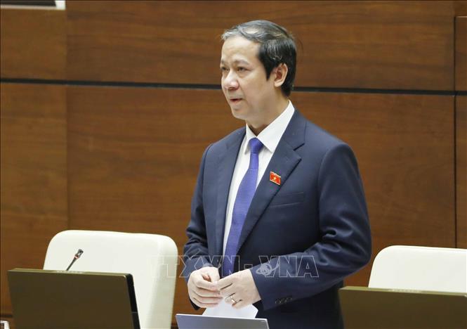Bộ trưởng Bộ Giáo dục và Đào tạo Nguyễn Kim Sơn trả lời chất vấn. Ảnh: Phương Hoa/TTXVN