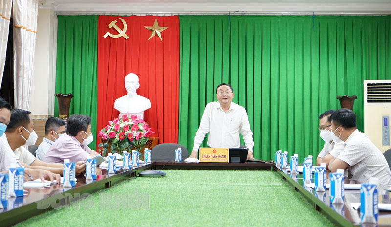 Giám đốc Sở Nông nghiệp và Phát triển nông thôn Đoàn Văn Đảnh phát biểu ý kiến tại hội nghị.