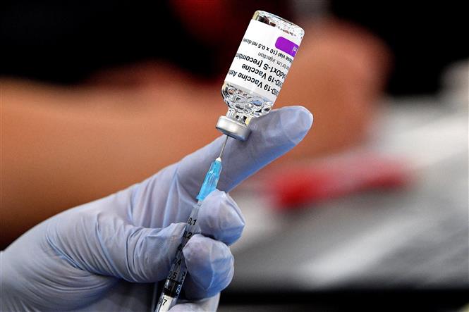 Thế giới vượt 253 triệu ca mắc; 10 nước EU bùng dịch nghiêm trọng Vaccine ngừa COVID-19 của hãng dược phẩm AstraZeneca. Ảnh: AFP/TTXVN