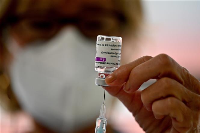 Vaccine phòng COVID-19 của hãng dược AstraZeneca-Oxford. Ảnh: AFP/ TTXVN