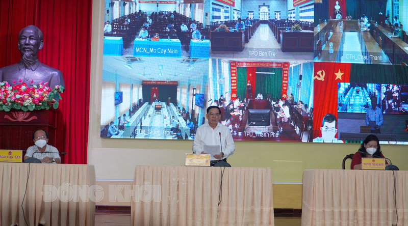 Chủ tịch UBND tỉnh Trần Ngọc Tam - Phó trưởng ban Thường trực BCĐ tỉnh phát biểu tại cuộc họp.