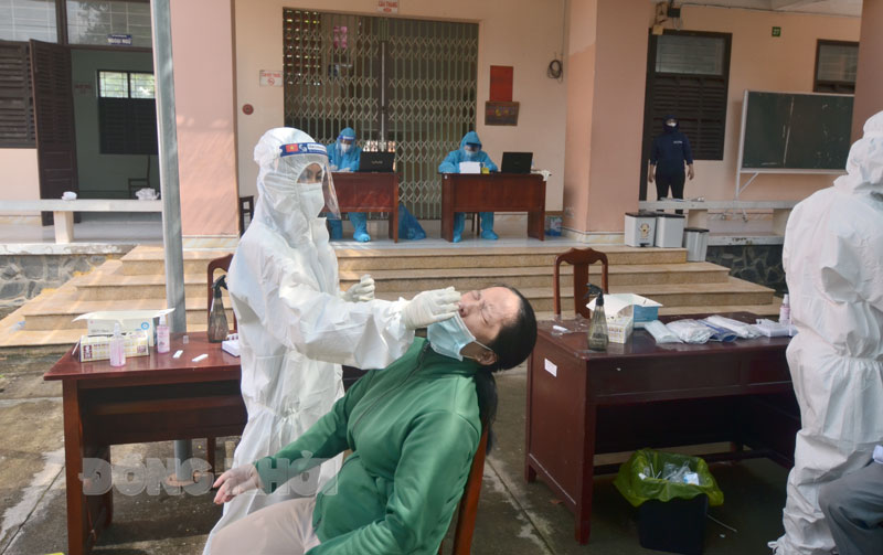 Trưa ngày 17-11-2021, tỉnh có 12 ca mắc Covid-19 Test nhanh tầm soát SARS-CoV-2.