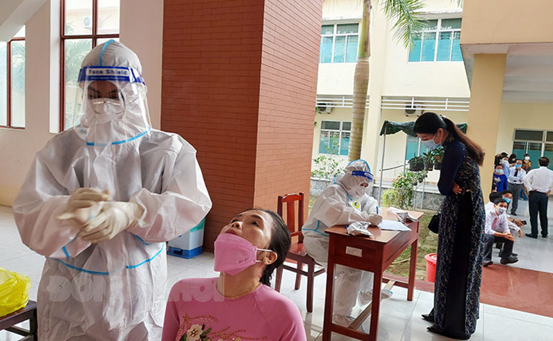 Trưa ngày 20-11-2021, tỉnh có 16 ca mắc Covid-19 Test nhanh tầm soát SARS-CoV-2.