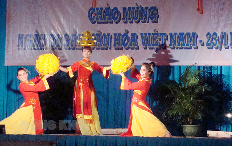Biểu diễn nghệ thuật nhân kỷ niệm Ngày Di sản văn hóa Việt Nam.