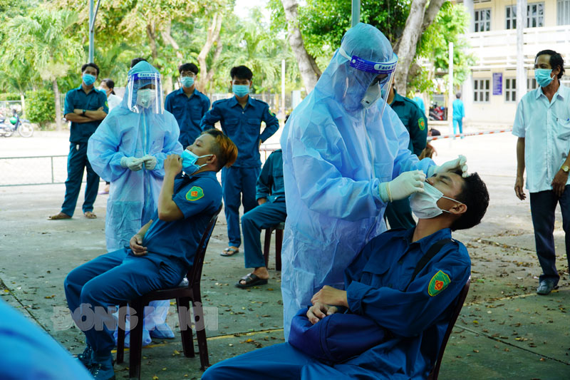 Trưa ngày 21-11-2021, tỉnh có 105 ca mắc Covid-19 Test nhanh tầm soát SARS-CoV-2.