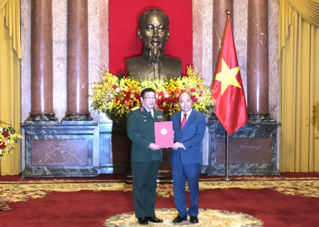 Chủ tịch nước trao Quyết định thăng quân hàm Thượng tướng cho Thứ trưởng Phạm Hoài Nam Chủ tịch nước Nguyễn Xuân Phúc trao Quyết định thăng quân hàm Thượng tướng cho Thứ trưởng Phạm Hoài Nam