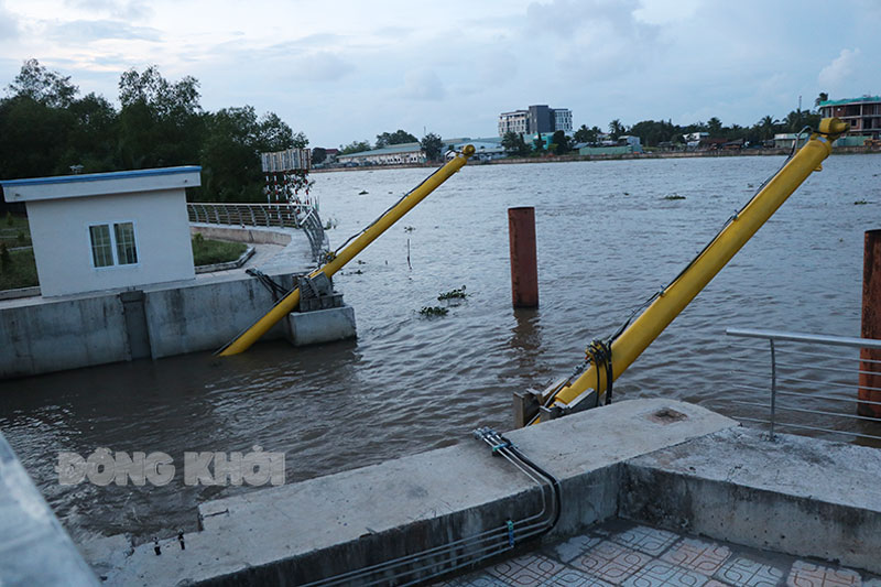 Cống An Thuận 3 (TP. Bến Tre) sử dụng công nghệ đóng, mở cửa bằng xi-lanh thủy lực.