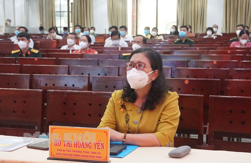 Lãnh đạo tỉnh tham dự tại điểm cầu Bến Tre.