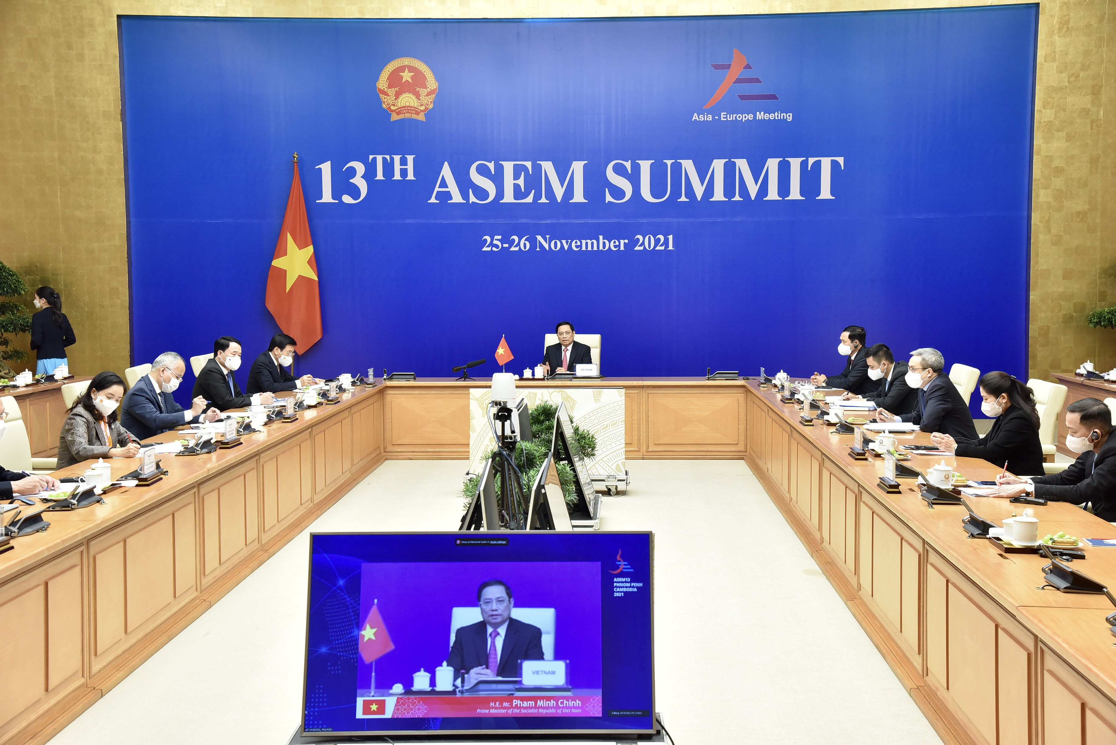 Các nhà lãnh đạo chia sẻ quan điểm về tình hình chính trị, kinh tế xã hội tại hai châu lục và thảo luận về các phương hướng nhằm thúc đẩy hơn nữa hợp tác ASEM.. Ảnh VGP/Nhật Bắc