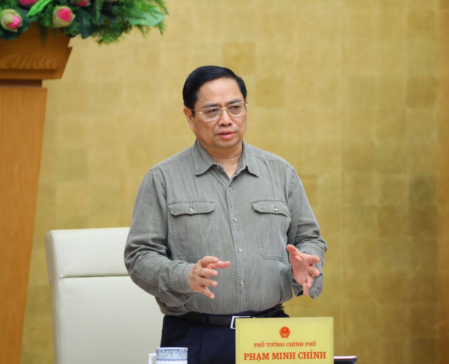 Thủ tướng Chính phủ Phạm Minh Chính chỉ đạo kiểm soát biến chủng mới Omicron của virus SARS-CoV-2. Ảnh: TTXVN