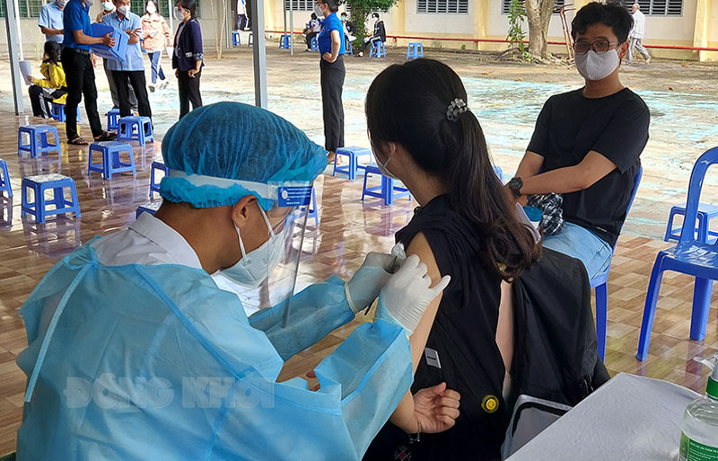 Tiêm chủng vắc-xin phòng Covid-19.