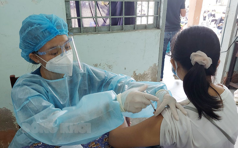tiêm chủng để bao phủ vắc-xin trong cộng đồng.