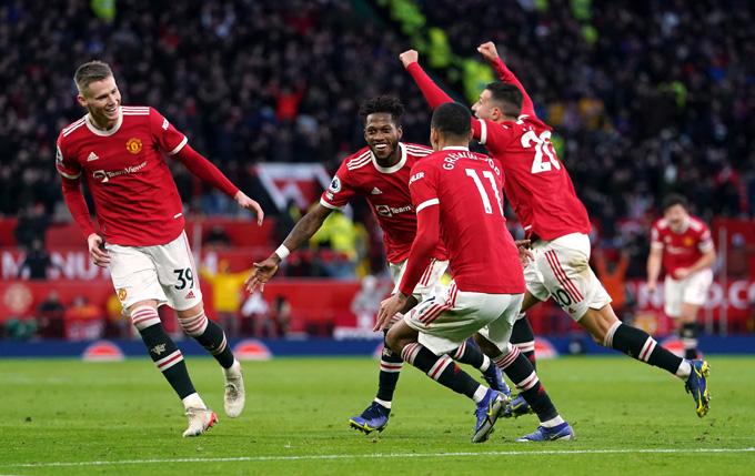 Gà trống áp sát top 4 Fred ghi bàn thắng duy nhất cho Man United