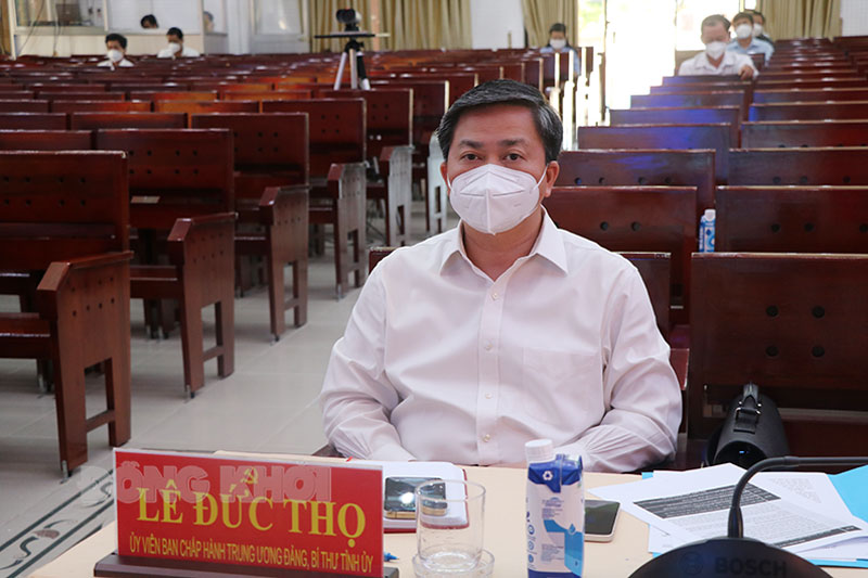 Ủy viên Trung ương Đảng - Bí thư Tỉnh ủy Lê Đức Thọ chủ trì điểm cầu tỉnh.