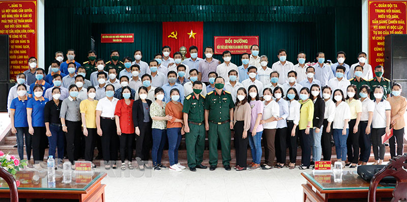 Trung đoàn 895 tập huấn, bồi dưỡng cán bộ, sĩ quan trong điều kiện phòng chống dịch Covid-19 Cán bộ đối tượng 3 (ban, ngành, đoàn thể tỉnh) tham gia bồi dưỡng kiến thức quốc phòng và an ninh năm 2021. Ảnh: Bùi Linh