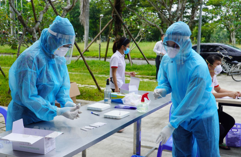 Tăng cường biện pháp phòng chống dịch Covid-19 trước biến chủng mới Xét nghiệm tầm soát là một trong trụ cột chính phòng chống dịch Covid-19.