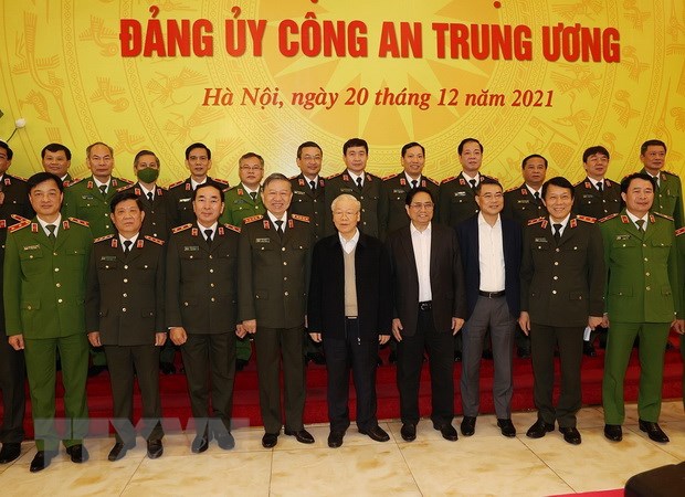Tổng Bí thư Nguyễn Phú Trọng dự Hội nghị Đảng ủy Công an Trung ương Tổng Bí thư Nguyễn Phú Trọng, Thủ tướng Chính phủ Phạm Minh Chính cùng các vị lãnh đạo Đảng, Nhà nước với các đồng chí trong Ban Thường vụ Đảng ủy Công an Trung ương tại Hội nghị. Ảnh: Trí Dũng/TTXVN