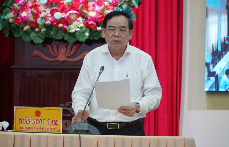 Chủ tịch UBND tỉnh Trần Ngọc Tam - Phó trưởng ban Thường trực BCĐ tỉnh phát biểu tại cuộc họp.