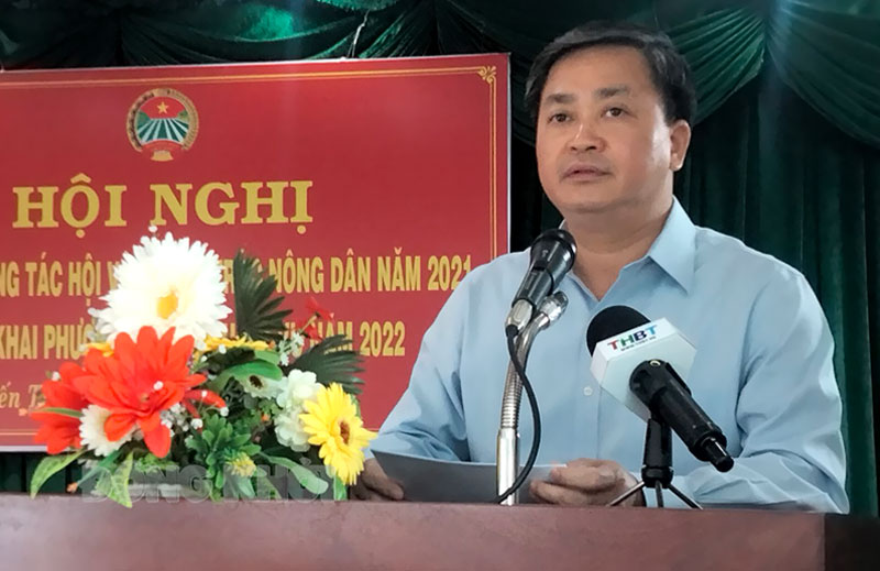 Tiếp tục quán triệt sâu sắc chủ trương, quan điểm của Đảng về nông nghiệp, nông dân, nông thôn Ủy viên Trung ương Đảng - Bí thư Tỉnh ủy Lê Đức Thọ phát biểu tại hội nghị.