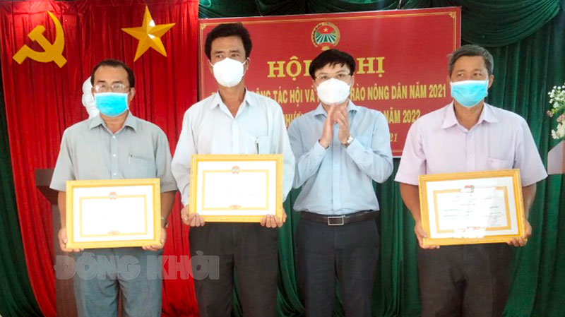 Tiếp tục quán triệt sâu sắc chủ trương, quan điểm của Đảng về nông nghiệp, nông dân, nông thôn Trao bằng khen của BCH Hội Nông dân tỉnh cho tập thể có thành tích xuất sắc trong công tác Hội và phong trào nông dân năm 2021.
