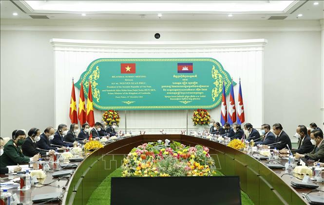 Chủ tịch nước Nguyễn Xuân Phúc gặp Thủ tướng Campuchia Samdech Techo Hun Sen. Ảnh: Thống Nhất/TTXVN