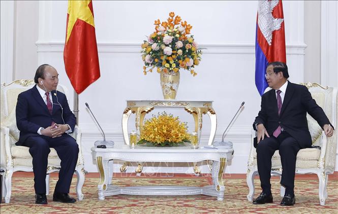 Chủ tịch nước Nguyễn Xuân Phúc hội kiến Thủ tướng Campuchia Samdech Techo Hun Sen Chủ tịch nước Nguyễn Xuân Phúc gặp Thủ tướng Campuchia Samdech Techo Hun Sen. Ảnh: Thống Nhất/TTXVN