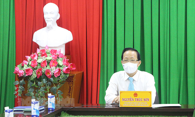 Phó chủ tịch Thường trực UBND tỉnh - Trưởng Đoàn ĐBQH tỉnh Nguyễn Trúc Sơn phát biểu.