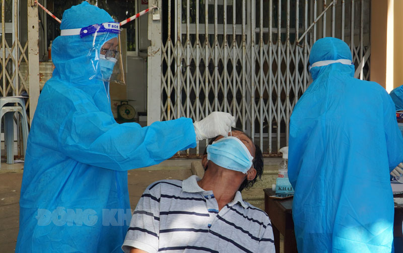 Test nhanh tầm soát SARS-CoV-2.