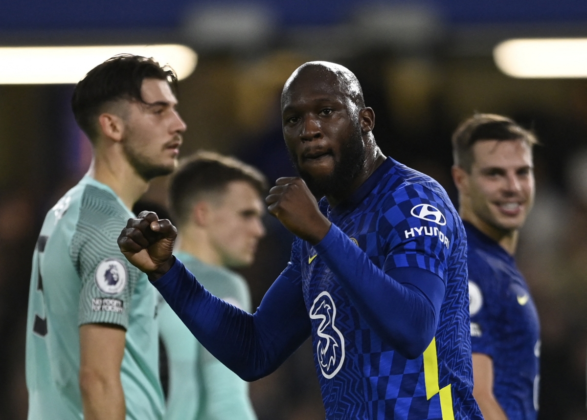 Lukaku ghi bàn mở tỷ số trước Brighton. Ảnh: Reuters