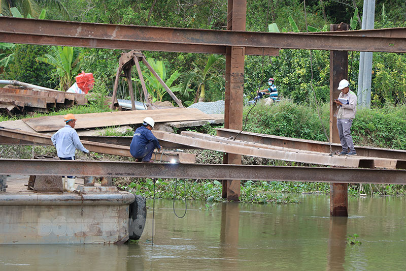 Thi công cống Tân Phú, công trình thuộc Dự án Quản lý nguồn nước Bến Tre.