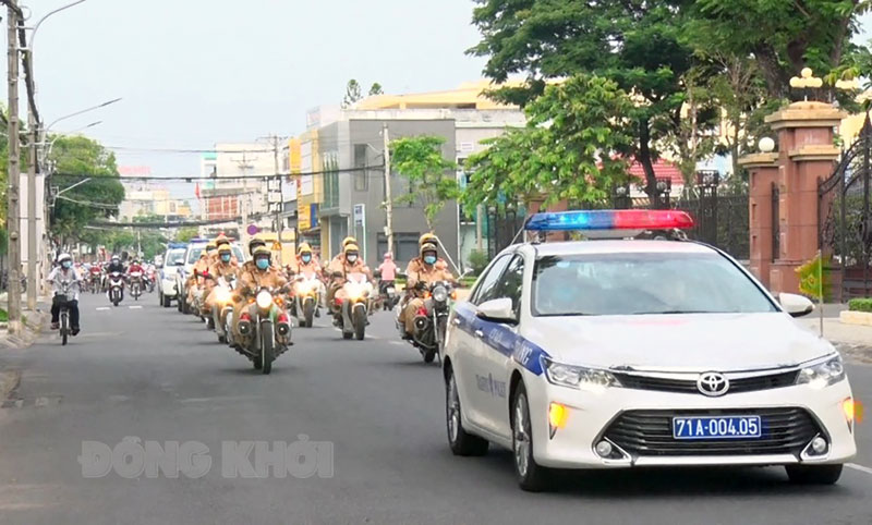 Trật tự an toàn giao thông được đảm bảo trong ngày Tết Dương lịch 1-1-2022 Phòng Cảnh sát giao thông Công an tỉnh ra quân cao điểm đảm bảo an ninh trật tự. Ảnh: Minh Tân