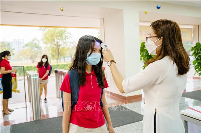 Ngày 4-1-2022, Việt Nam thêm 14.861 ca mắc mới COVID-19; tổng cộng đã có 33.245 ca tử vong Ngày 4-1, học sinh các khối lớp 7, 8, 10, 11 tại Thành phố Hồ Chí Minh chính thức đi học trực tiếp tại trường. Ảnh: TTXVN.