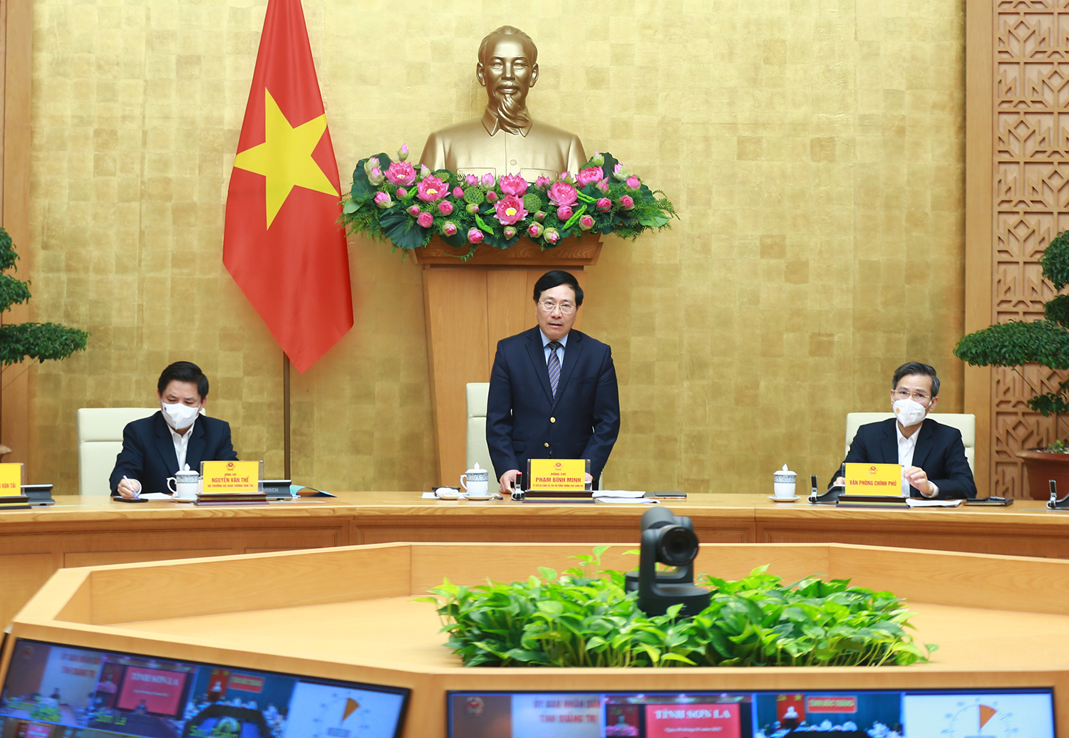 Phó Thủ tướng Phạm Bình Minh chủ trì Hội nghị trực tuyến toàn quốc tổng kết công tác bảo đảm trật tự, ATGT năm 2021, bàn phương hướng, nhiệm vụ năm 2022. Ảnh: VGP/Hải Minh