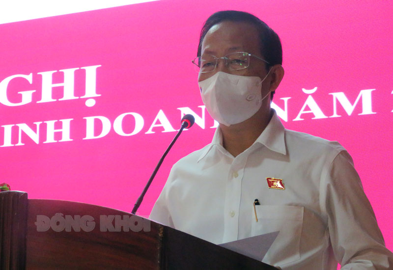 Phó chủ tịch Thường trực UBND tỉnh - Trưởng đoàn đại biểu Quốc hội đơn vị tỉnh Bến Tre Nguyễn trúc Sơn phát biểu tại hội nghị.
