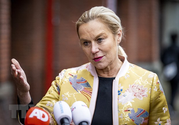 Bà Sigrid Kaag phát biểu với báo giới tại La Hay, Hà Lan ngày 14-12-2021. (Ảnh: AFP/TTXVN)