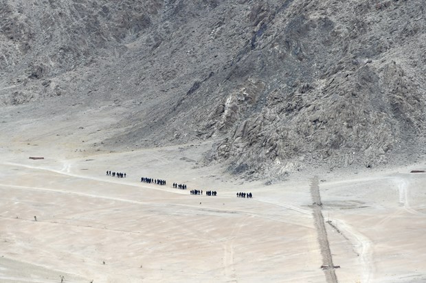 Binh sỹ Ấn Độ tuần tra tại khu vực biên giới với Trung Quốc ngày 24-6-2020. (Ảnh: AFP/TTXVN)