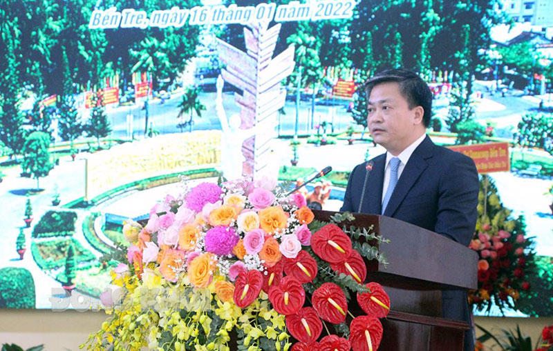 Ủy viên Trung ương Đảng - Bí thư Tỉnh ủy Lê Đức Thọ đọc diễn văn tại lễ kỷ niệm. Ảnh: Hữu Hiệp
