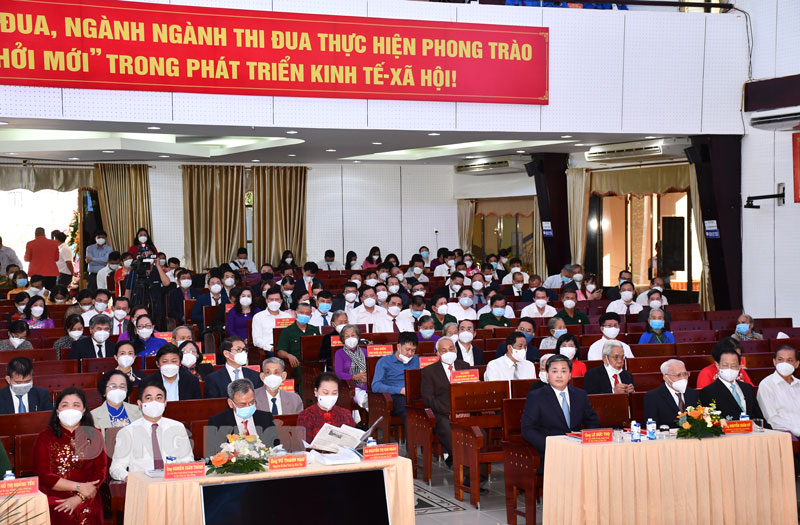 Tiếp tục đẩy mạnh phong trào thi đua "Đồng khởi mới" Đại biểu tham dự buổi lễ. Ảnh: Hữu Hiệp