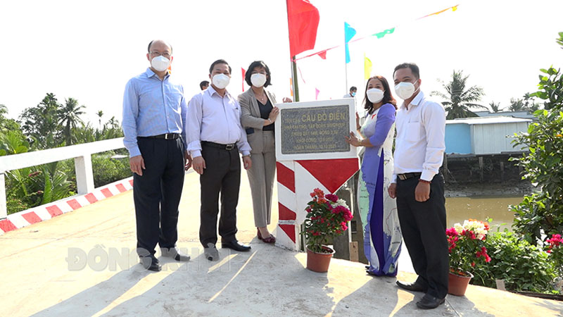 Tin hoạt động các huyện, thành phố ngày 17-1-2022 Công trình đưa vào sử dụng có ý nghĩa thiết thực đối với sự phát triển của 2 xã Phú Sơn và Phú Mỹ. Ảnh: Việt Cường