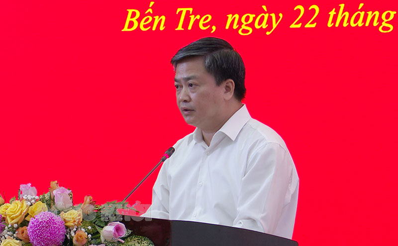 Ủy viên Ban Chấp hành Trung ương Đảng, Bí thư Tỉnh ủy Lê Đức Thọ phát biểu tại buổi làm việc.