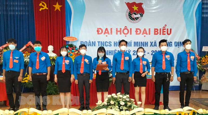 BCH Xã Đoàn Long Định nhiệm kỳ 2022 - 2027 ra mắt đại hội.