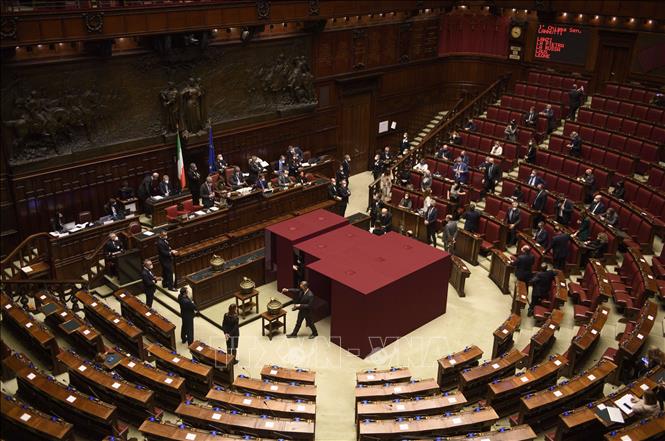 Các đại cử tri tại vòng bỏ phiếu đầu tiên bầu Tổng thống mới của Italy ở Rome ngày 24-1-2022. Ảnh: THX/TTXVN