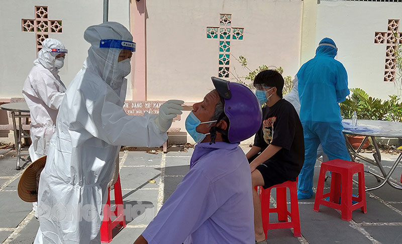 Test nhanh tầm soát SARS-CoV-2.